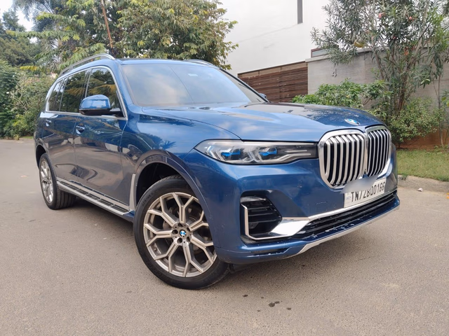 BMW BMW X7 view 2
