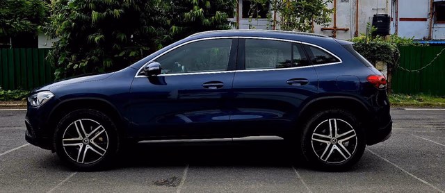 Mercedes-Benz Mercedes-Benz GLA view 3