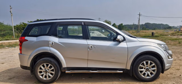 Mahindra Mahindra XUV500 view 3