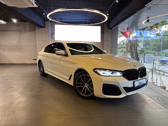 BMW BMW 5 Series view 2