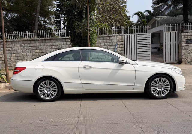 Mercedes-Benz Mercedes-Benz E-Class view 3