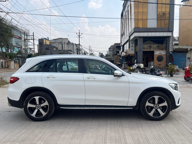 Mercedes-Benz Mercedes-Benz GLC view 3