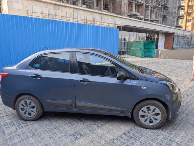 Hyundai Hyundai Xcent view 3