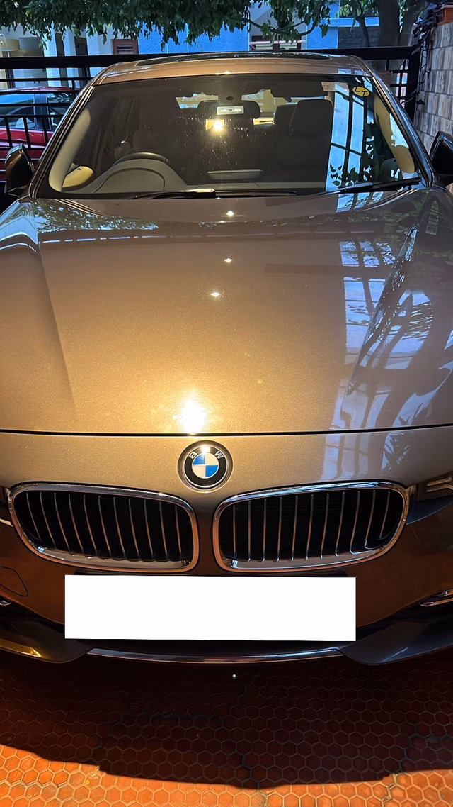 BMW BMW 3 Series view 2