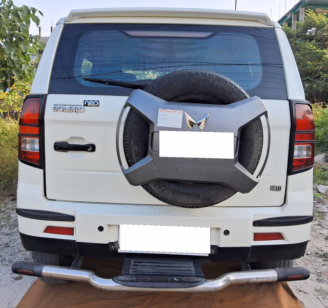 Mahindra Mahindra Bolero Neo view 4