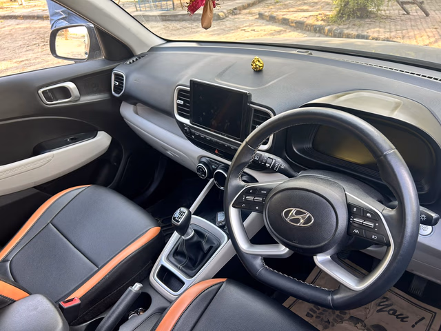 Hyundai Hyundai Venue view 3