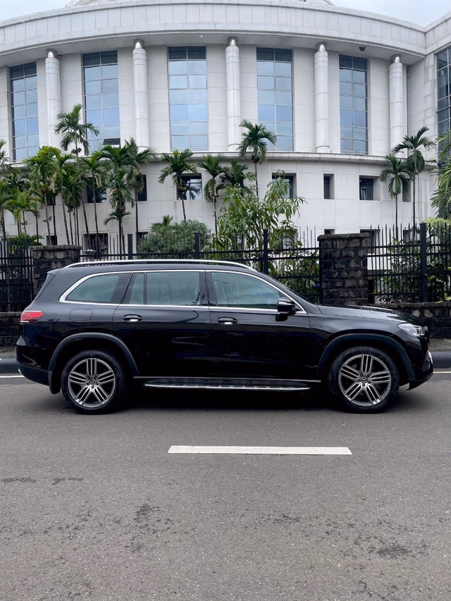 Mercedes-Benz Mercedes-Benz GLS view 3