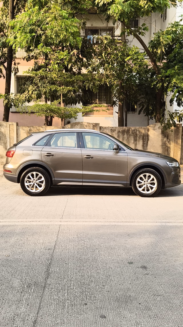 Audi Audi Q3 view 3
