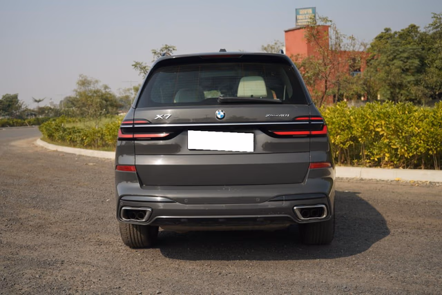 BMW BMW X7 view 4