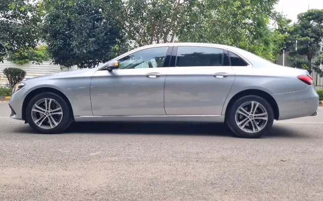 Mercedes-Benz Mercedes-Benz E-Class view 3