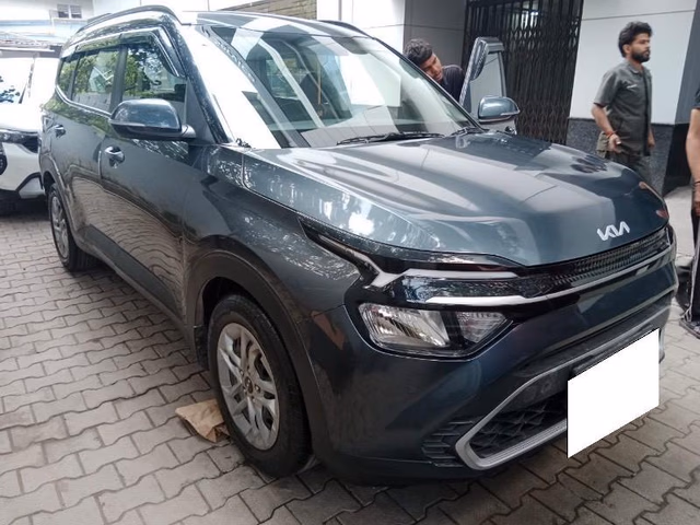 Kia Kia Carens view 2