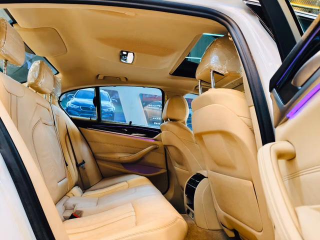 BMW BMW 5 Series view 3