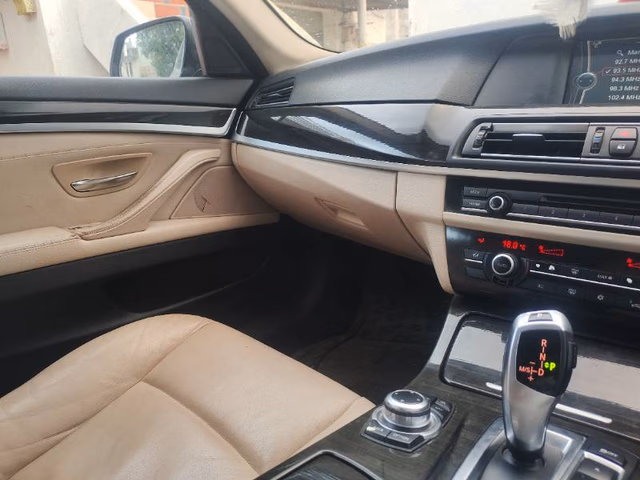 BMW BMW 5 Series view 3