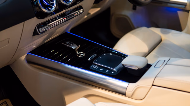 Mercedes-Benz Mercedes-Benz GLA view 4