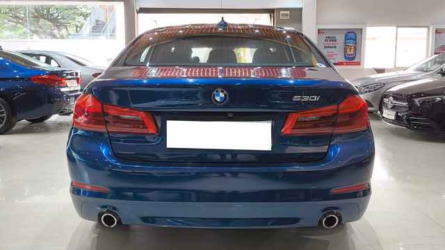 BMW BMW 5 Series view 4