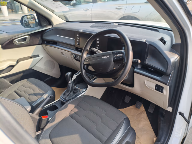 Kia Kia Carens Clavis view 4