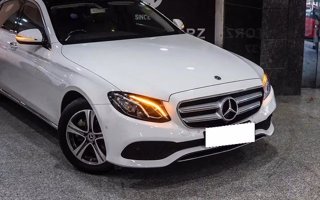 Mercedes-Benz Mercedes-Benz E-Class view 2