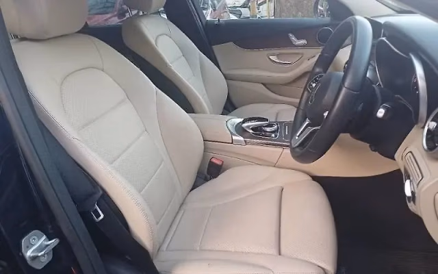 Mercedes-Benz Mercedes-Benz C-Class view 4