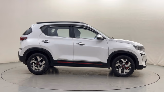 Kia Kia Seltos view 4