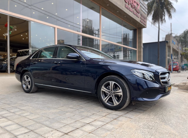 Mercedes-Benz Mercedes-Benz E-Class view 4