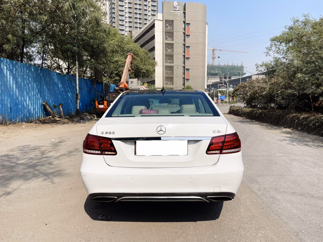 Mercedes-Benz Mercedes-Benz CLA view 3