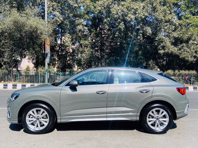 Audi Audi Q3 Sportback view 5