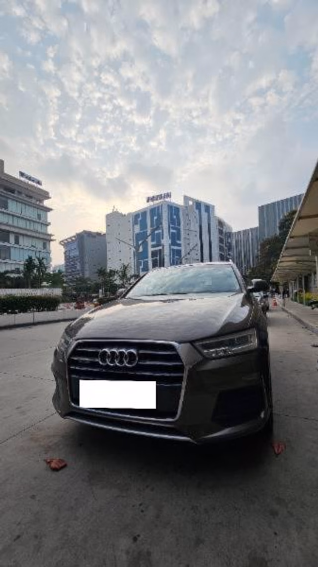 Audi Audi Q3 view 5