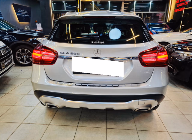 Mercedes-Benz Mercedes-Benz GLA view 3