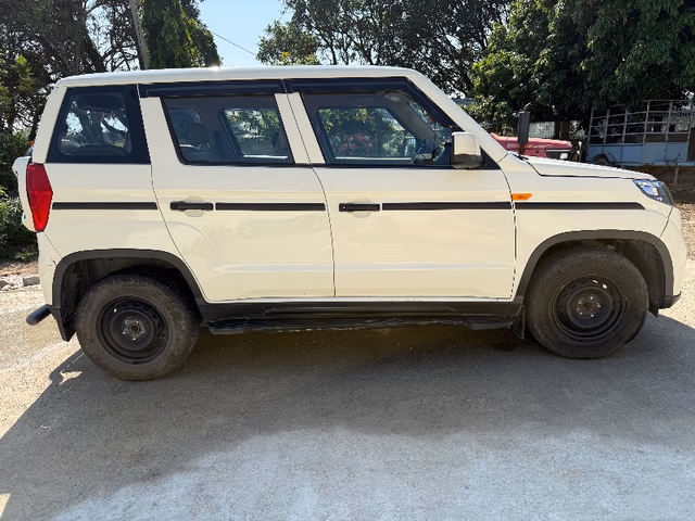 Mahindra Mahindra Bolero Neo view 2