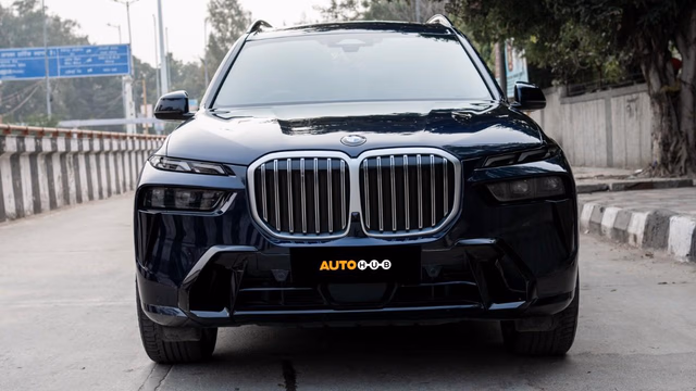 BMW BMW X7 view 2