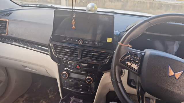 Mahindra Mahindra XUV400 EV view 5