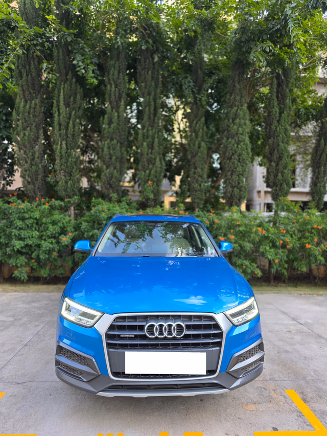 Audi Audi Q3 view 4