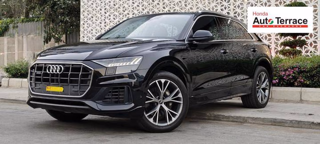 Audi Audi Q8 view 3
