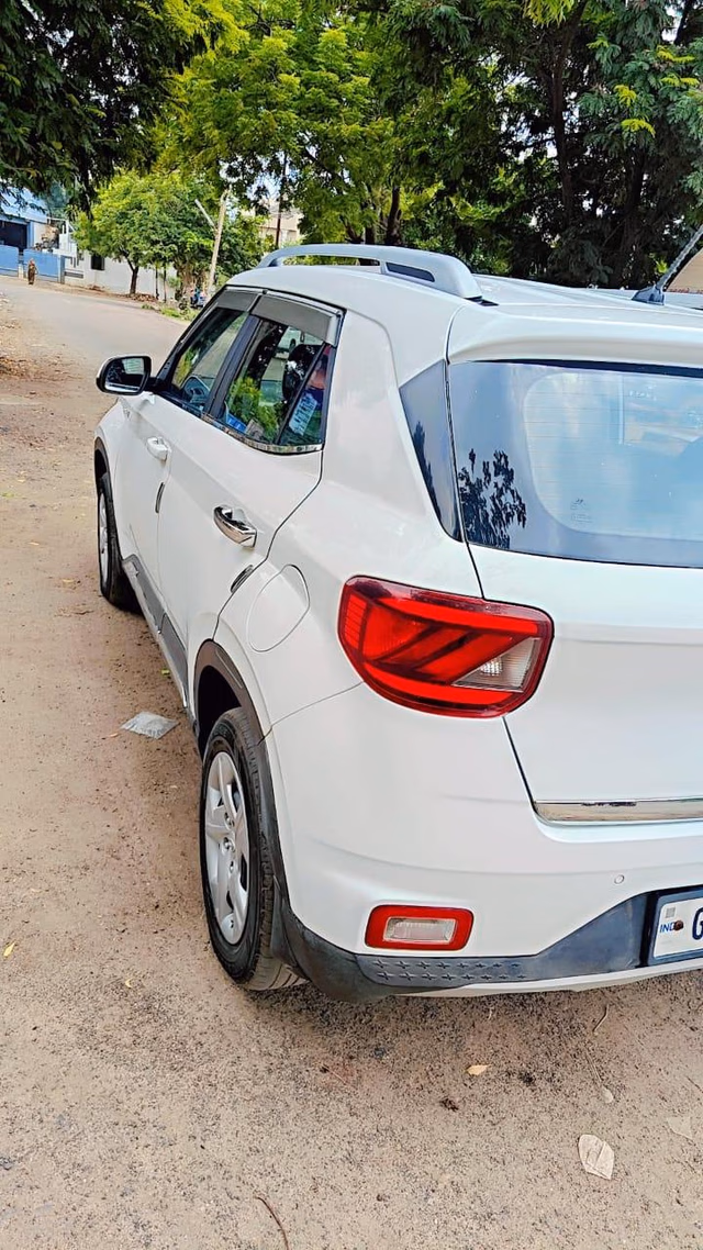 Hyundai Hyundai Venue view 4