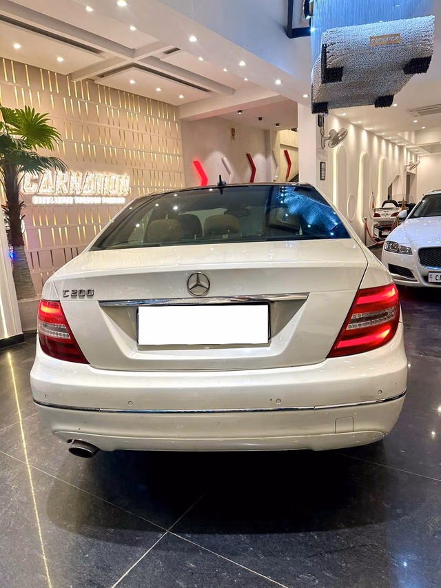 Mercedes-Benz Mercedes-Benz C-Class view 4