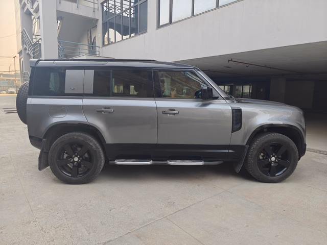 Land Rover Land Rover Defender view 3