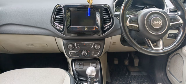 Jeep Jeep Compass view 4