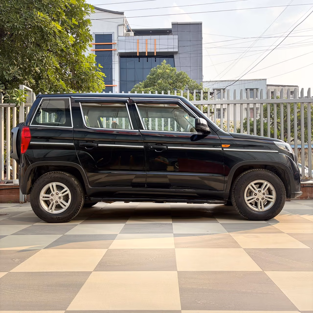 Mahindra Mahindra Bolero Neo view 3