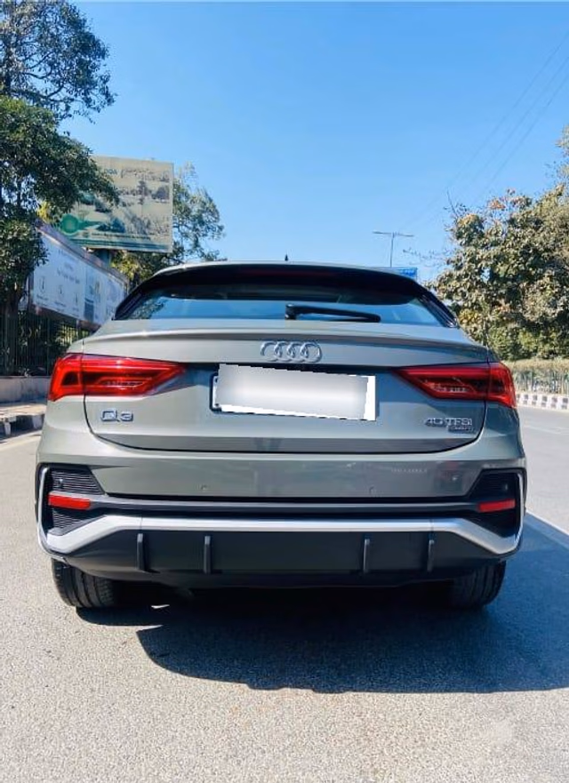 Audi Audi Q3 Sportback view 4