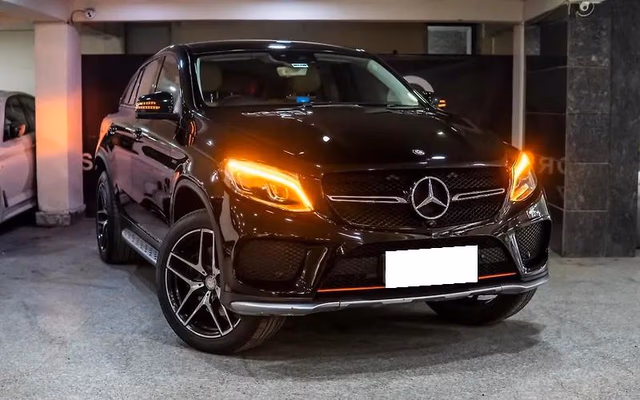 Mercedes-Benz Mercedes-Benz GLE view 2