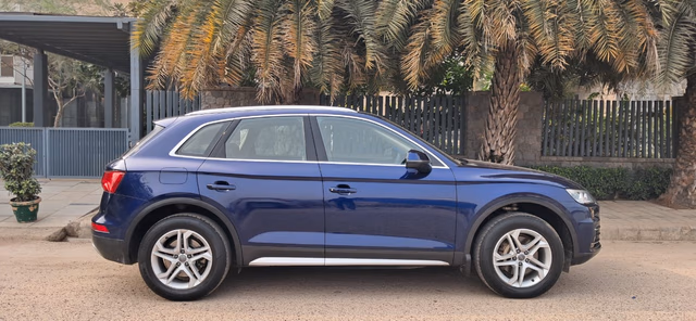 Audi Audi Q5 view 2