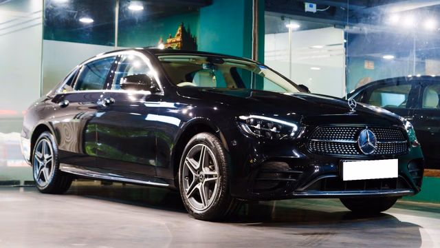 Mercedes-Benz Mercedes-Benz E-Class view 3