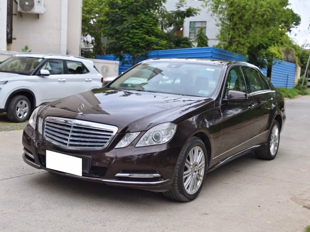 Mercedes-Benz Mercedes-Benz E-Class view 4