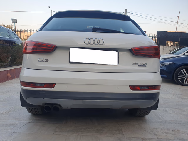 Audi Audi Q3 view 3
