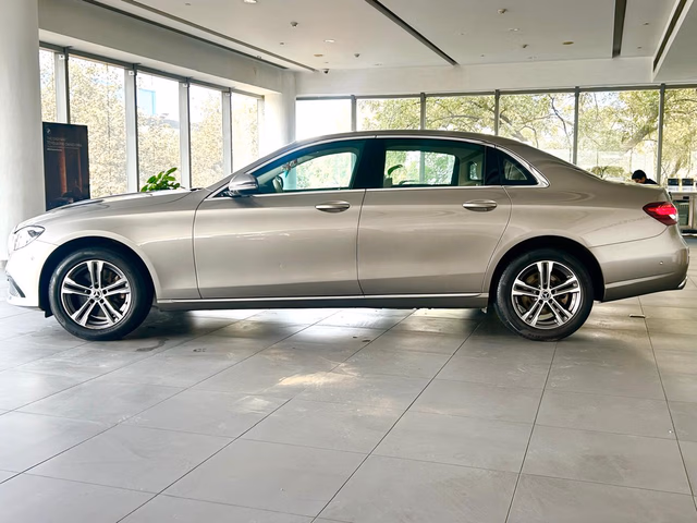 Mercedes-Benz Mercedes-Benz E-Class view 5