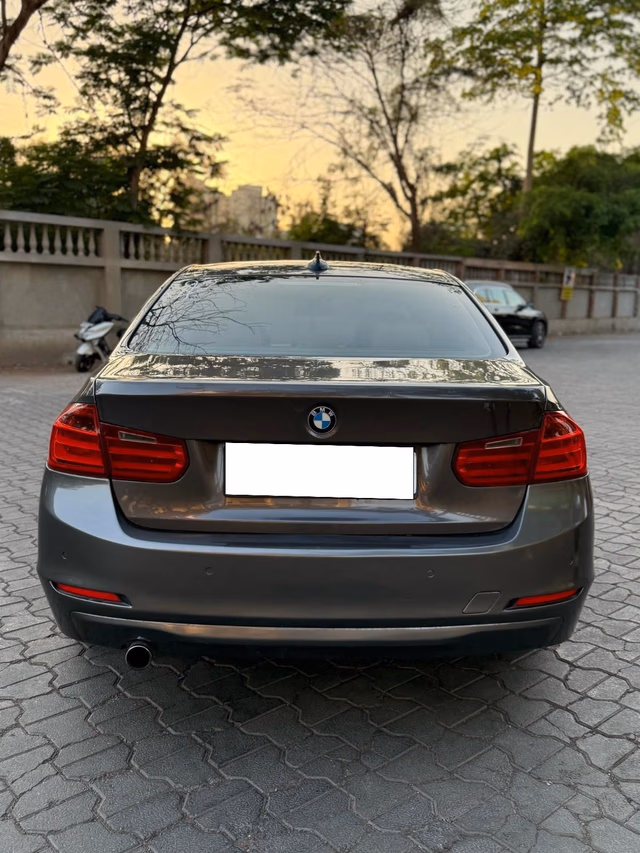 BMW BMW 3 Series view 3