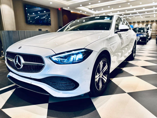 Mercedes-Benz Mercedes-Benz C-Class view 4