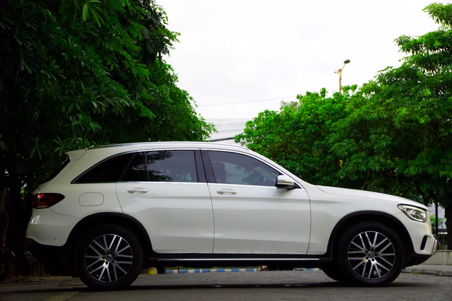 Mercedes-Benz Mercedes-Benz GLC view 3