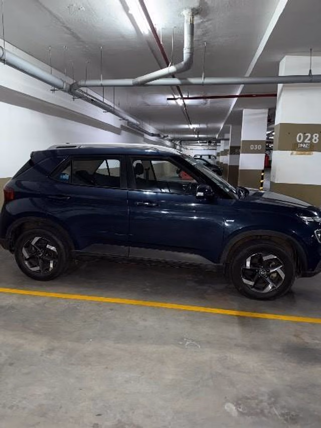 Hyundai Hyundai Venue view 5