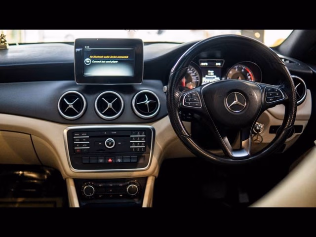 Mercedes-Benz Mercedes-Benz CLA view 5